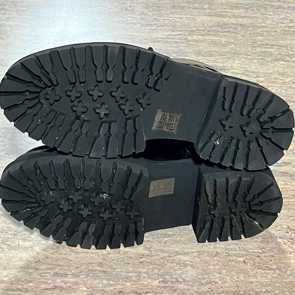 Kurt Geiger London Birdie black glossy combat boots with rainbow 🌈 stitching - Picture 16 of 16